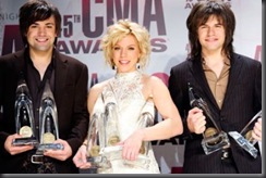 bandperry-trophies-cma